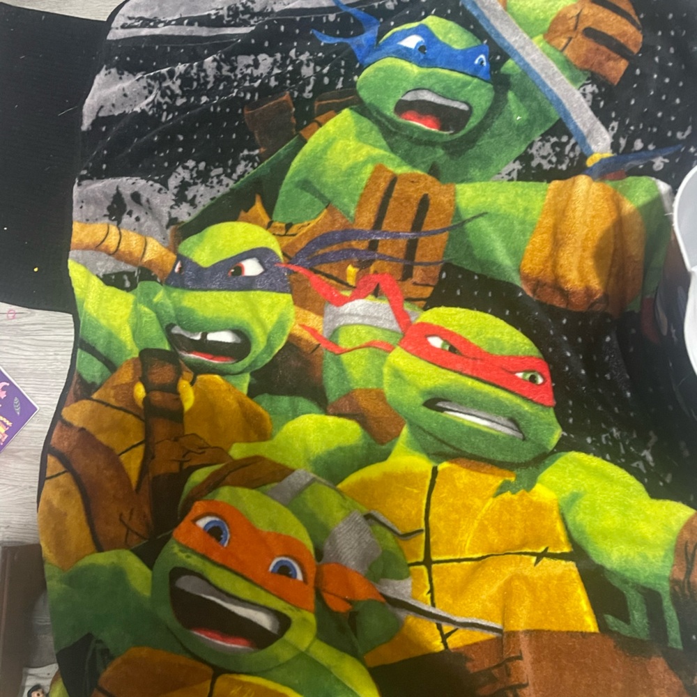 Children’s plush Teenage Mutant Ninja Turtles blanket